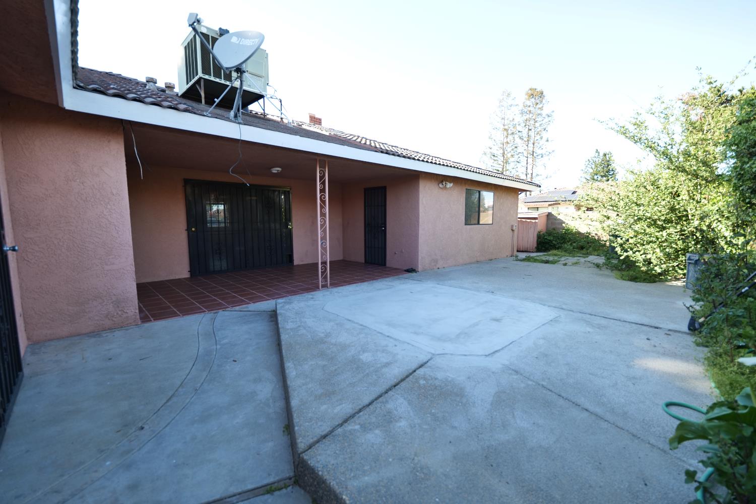 7684 N 6Th St, Fresno, CA 93720