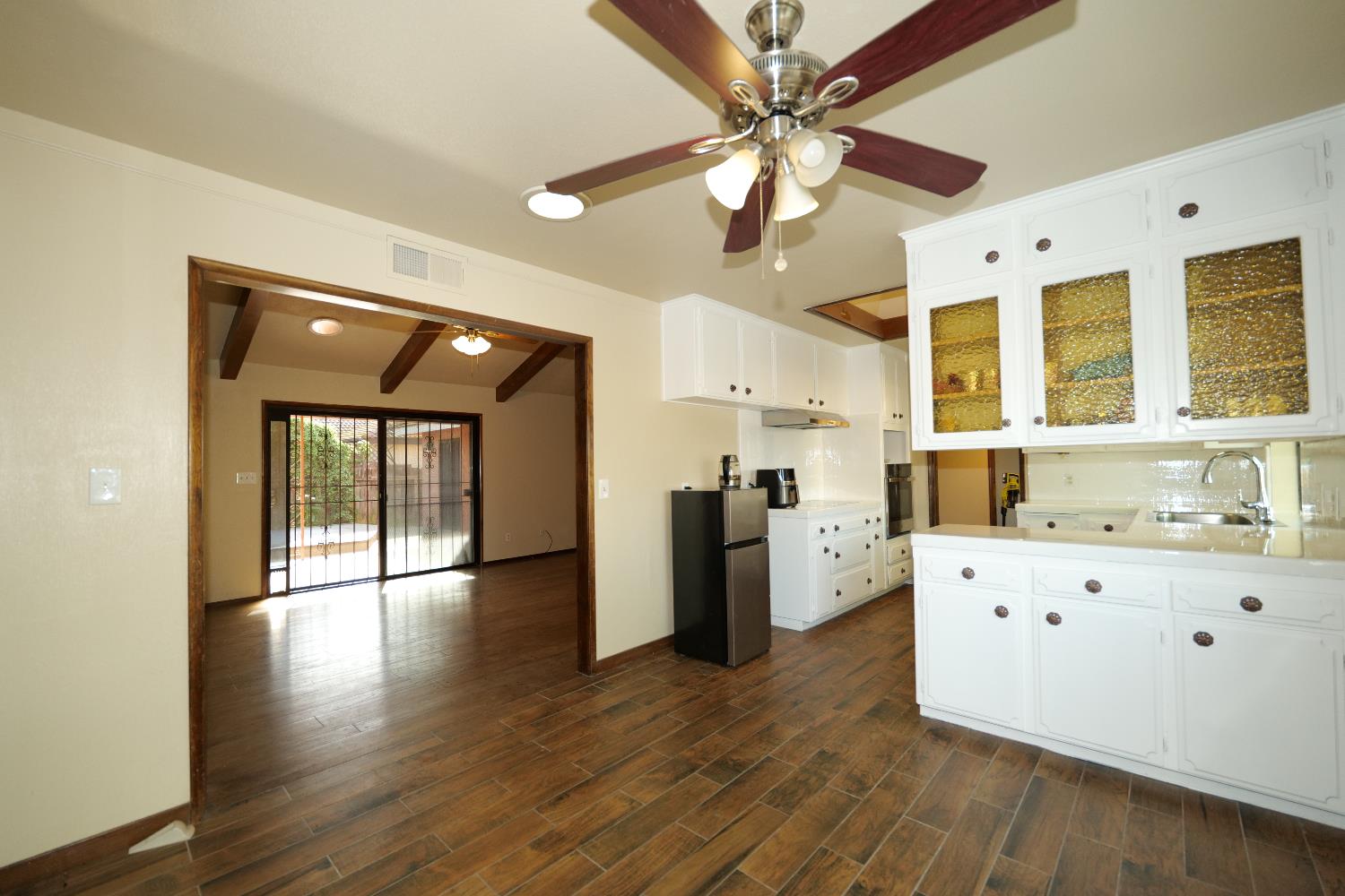 7684 N 6Th St, Fresno, CA 93720