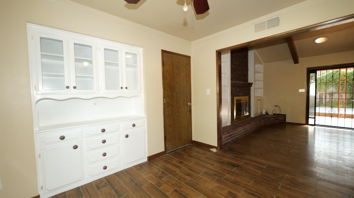 7684 N 6Th St, Fresno, CA 93720