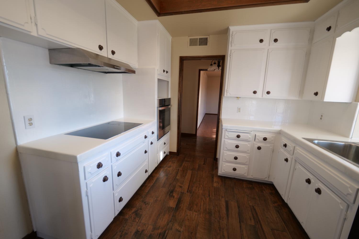 7684 N 6Th St, Fresno, CA 93720