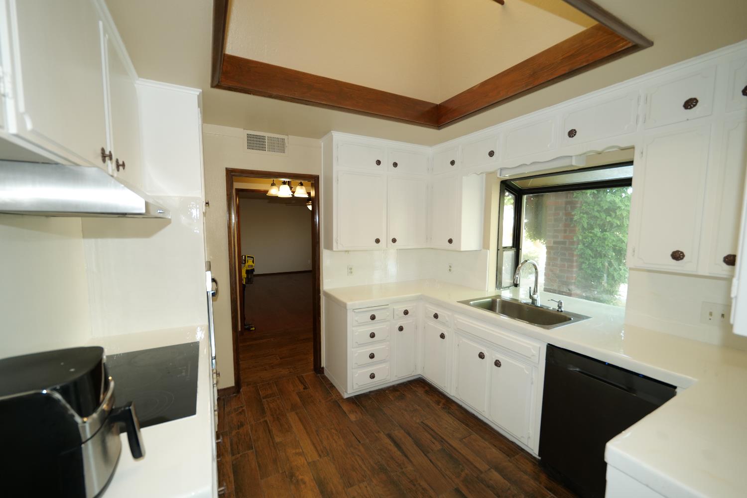 7684 N 6Th St, Fresno, CA 93720