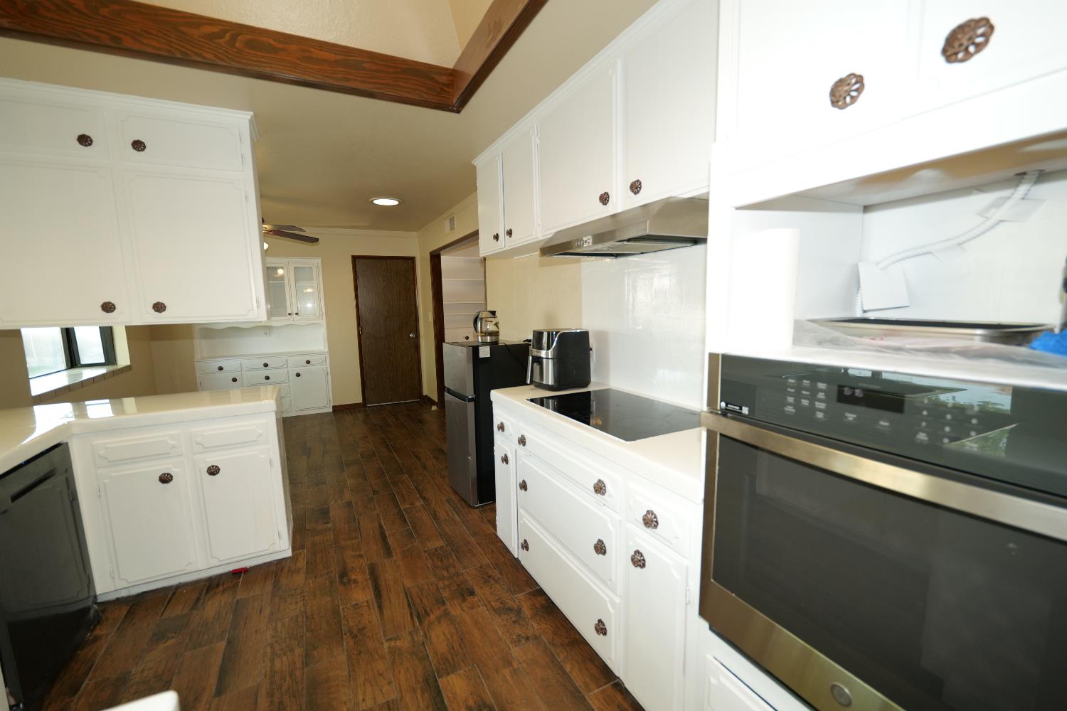 7684 N 6Th St, Fresno, CA 93720