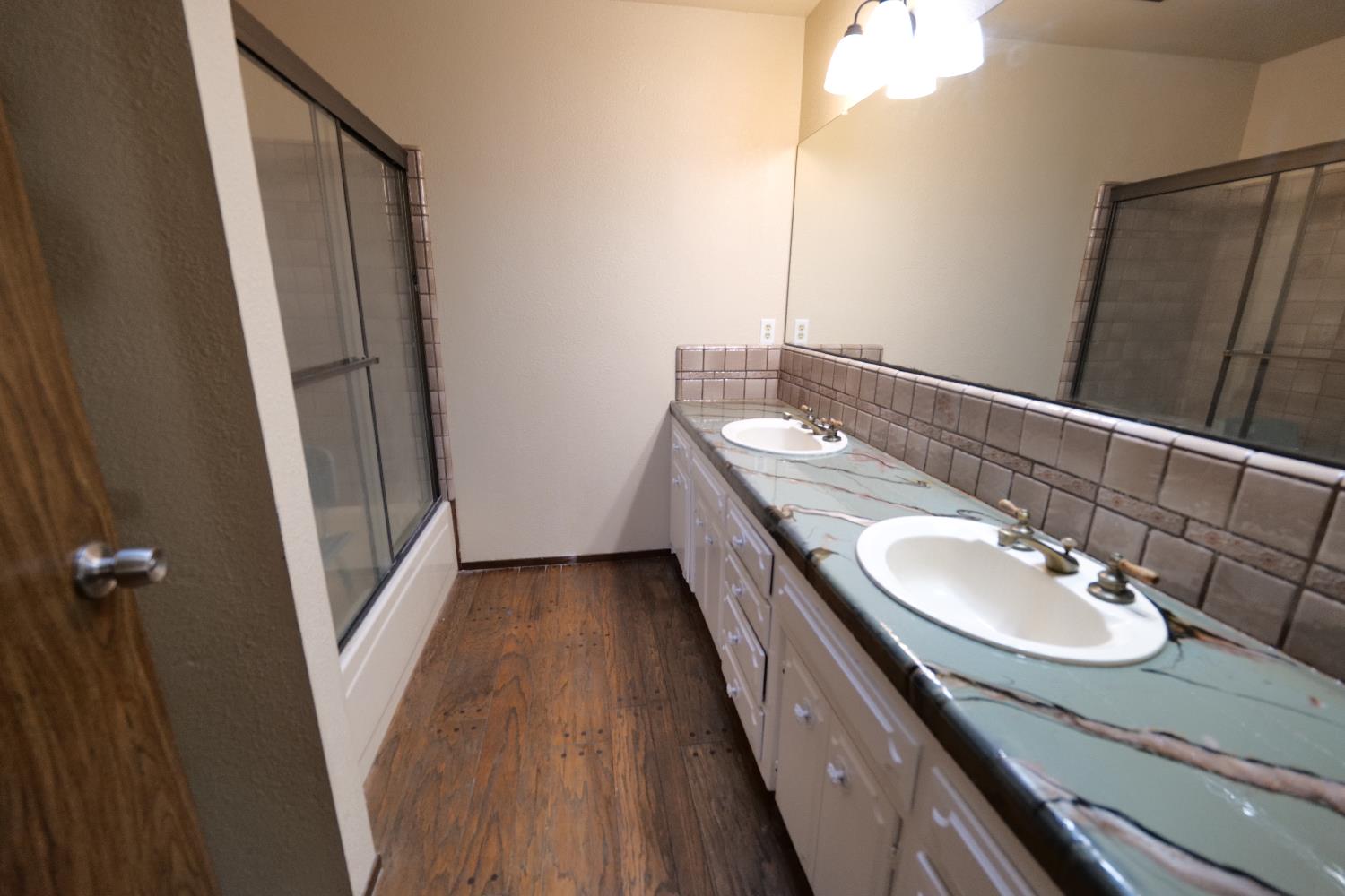 7684 N 6Th St, Fresno, CA 93720