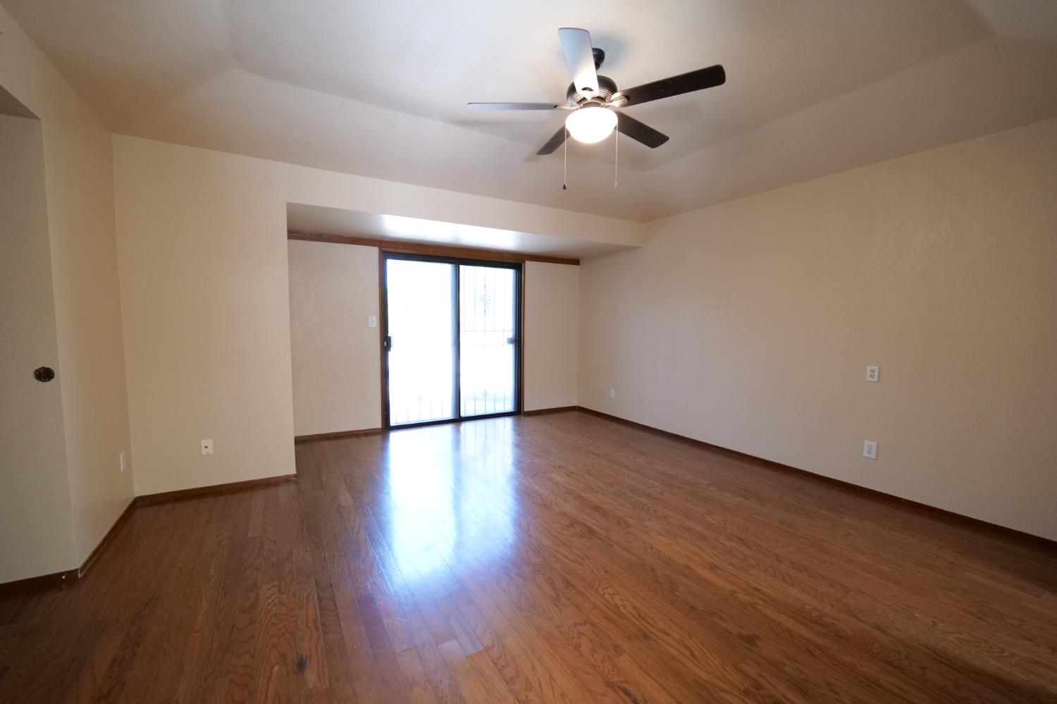 7684 N 6Th St, Fresno, CA 93720