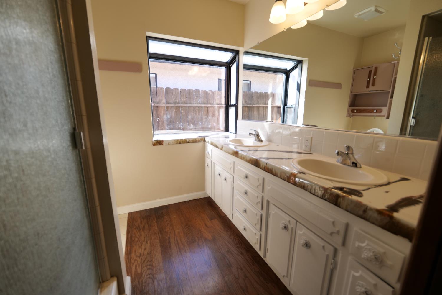 7684 N 6Th St, Fresno, CA 93720