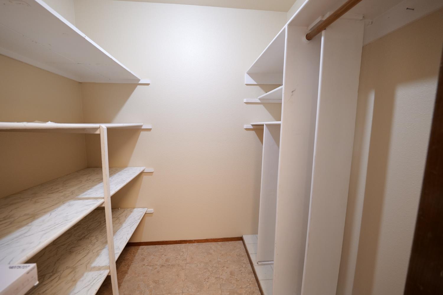 7684 N 6Th St, Fresno, CA 93720