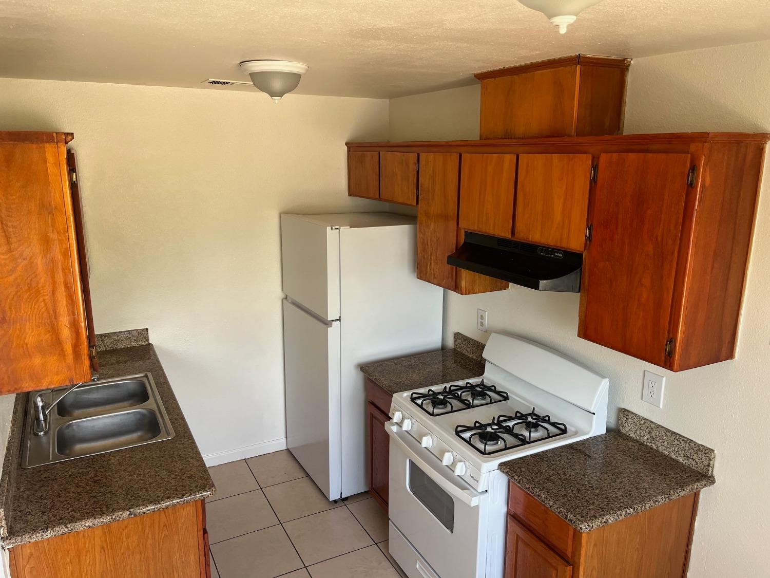 2645 W Robinson Ave, Fresno, CA 93705