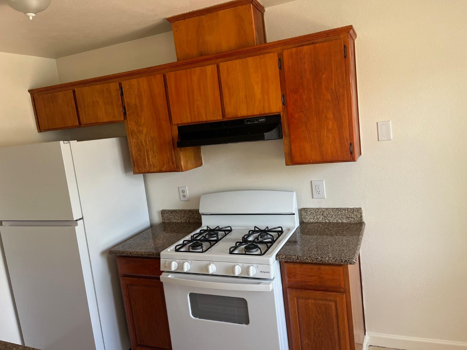 2645 W Robinson Ave, Fresno, CA 93705