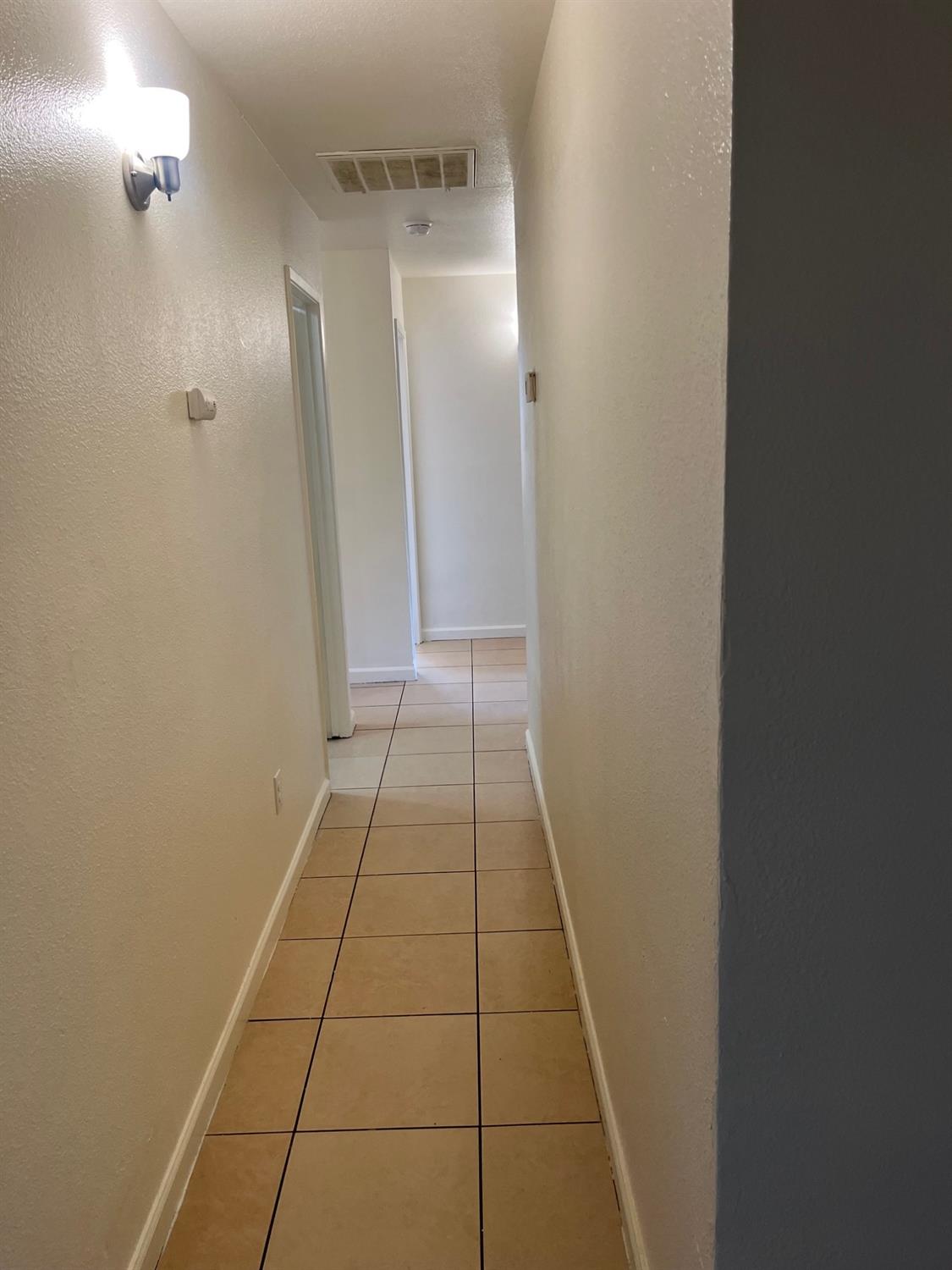 2645 W Robinson Ave, Fresno, CA 93705