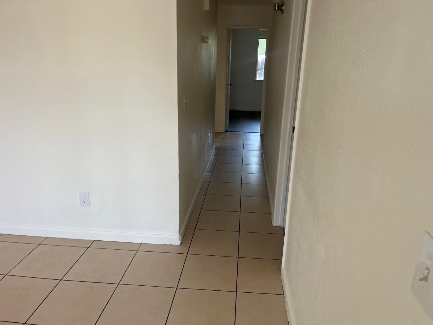 2645 W Robinson Ave, Fresno, CA 93705