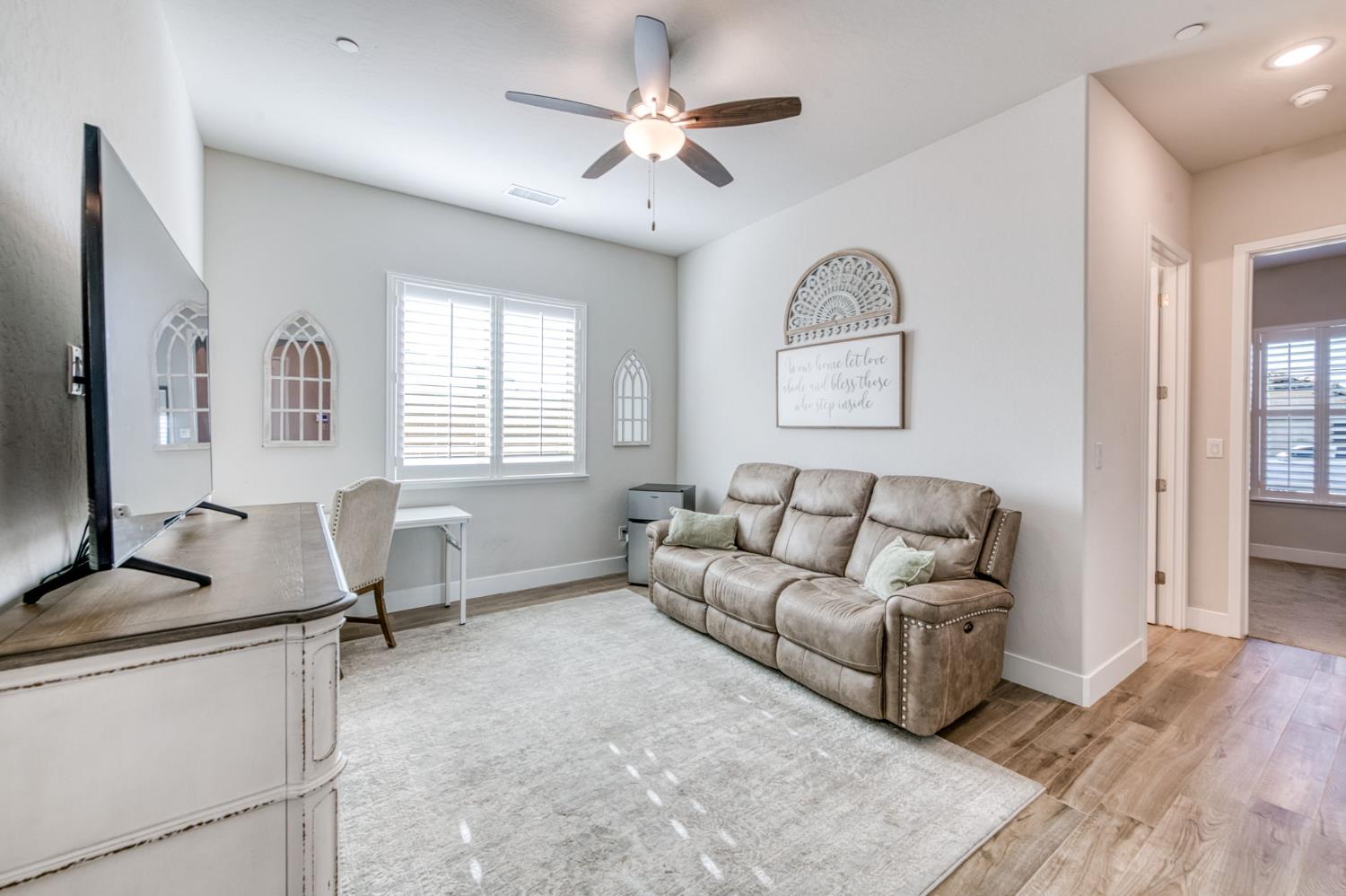 2762 Loyola Ave, Clovis, CA 93619