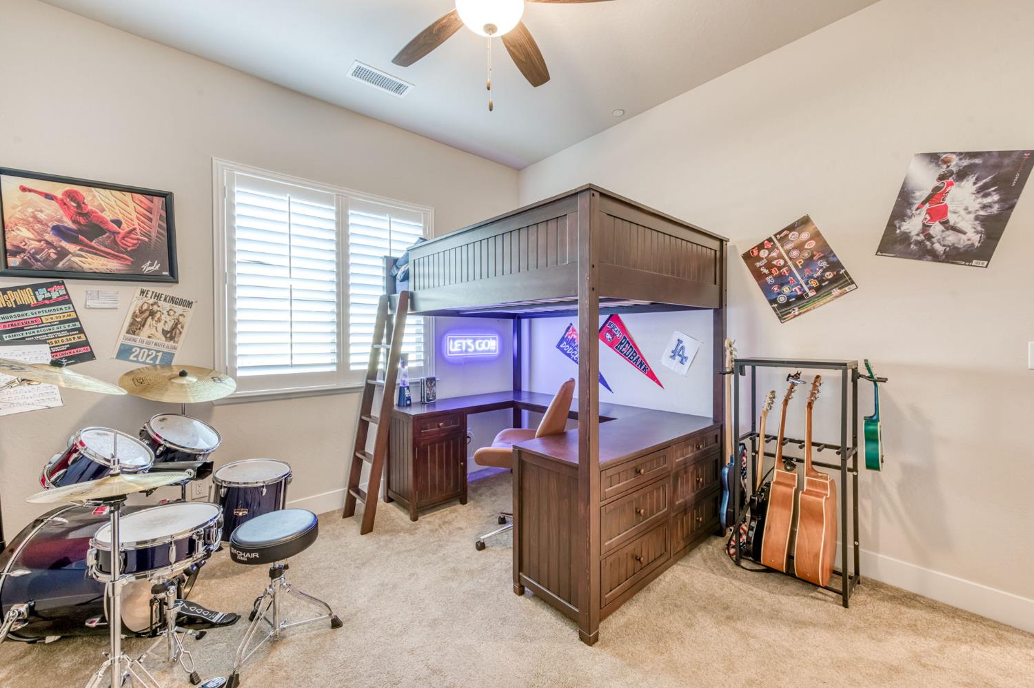 2762 Loyola Ave, Clovis, CA 93619