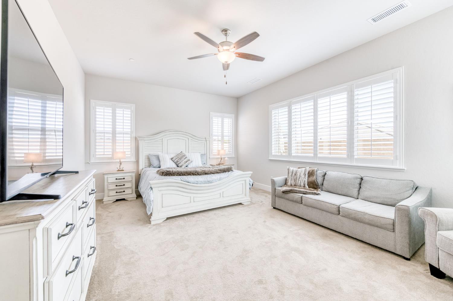 2762 Loyola Ave, Clovis, CA 93619