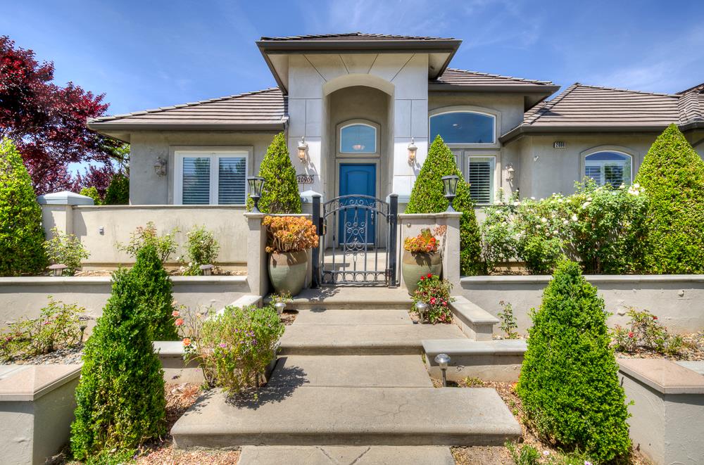 2096 E Olympic Ave, Fresno, CA 93730