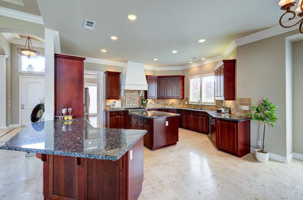 2096 E Olympic Ave, Fresno, CA 93730