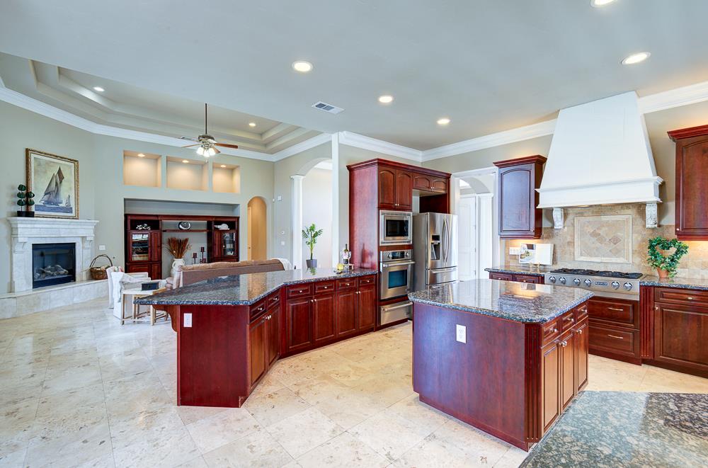 2096 E Olympic Ave, Fresno, CA 93730