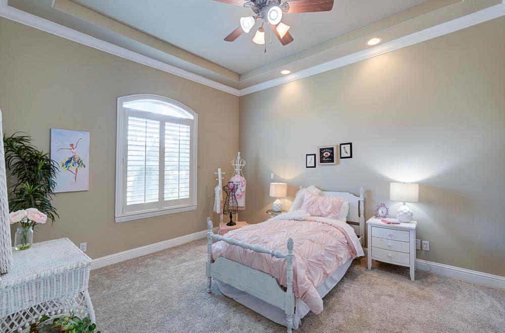 2096 E Olympic Ave, Fresno, CA 93730