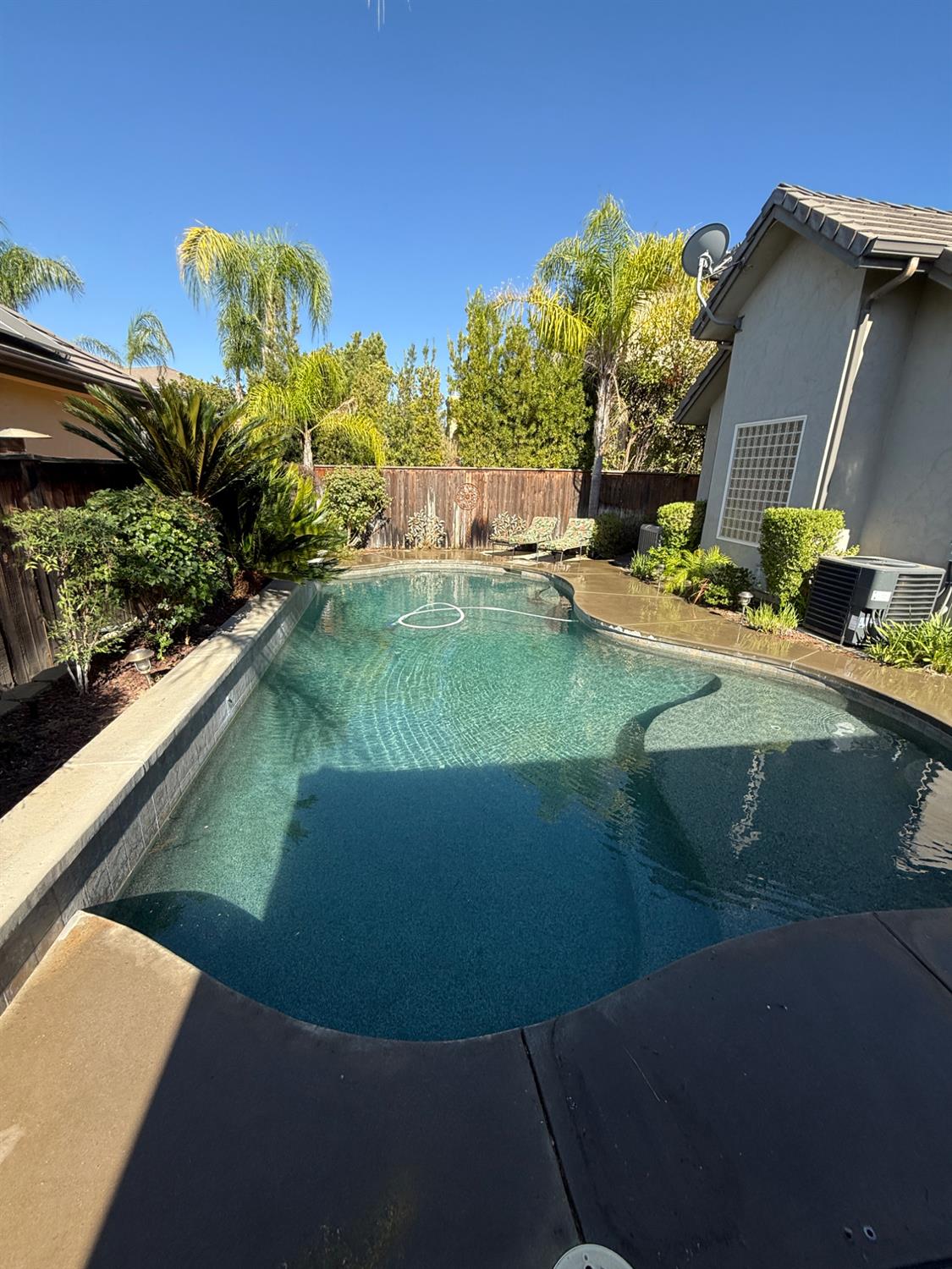 2096 E Olympic Ave, Fresno, CA 93730