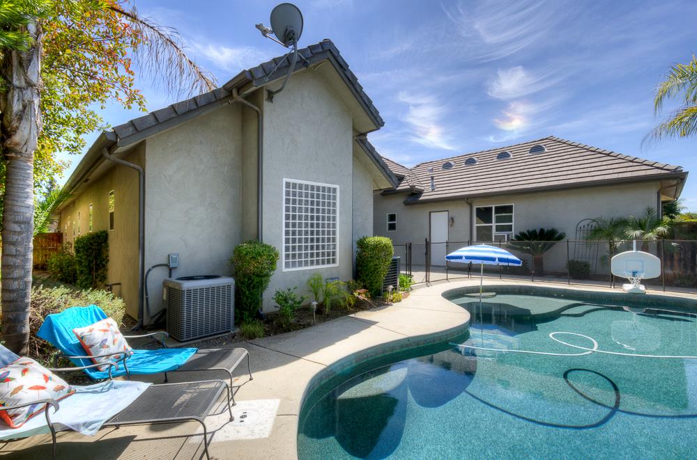 2096 E Olympic Ave, Fresno, CA 93730