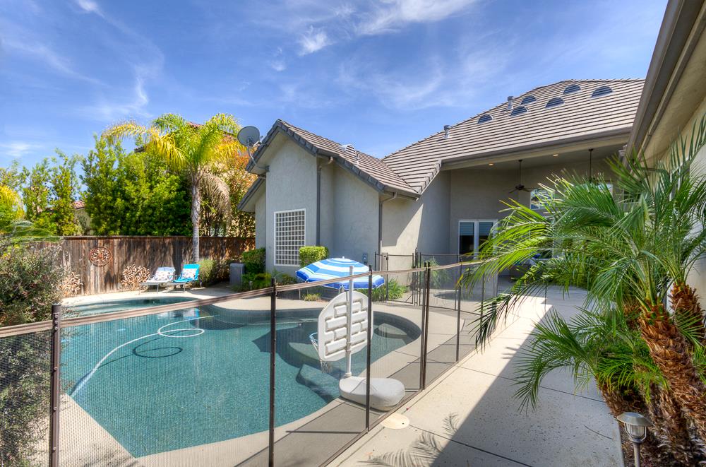 2096 E Olympic Ave, Fresno, CA 93730