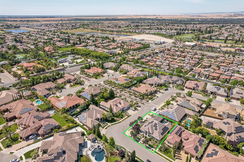 2096 E Olympic Ave, Fresno, CA 93730