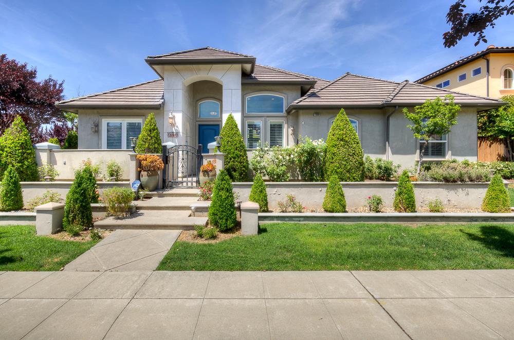 2096 E Olympic Ave, Fresno, CA 93730