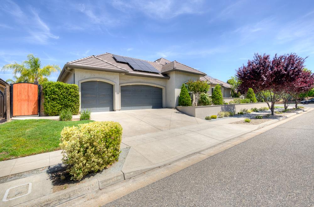 2096 E Olympic Ave, Fresno, CA 93730