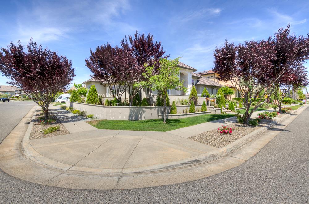 2096 E Olympic Ave, Fresno, CA 93730