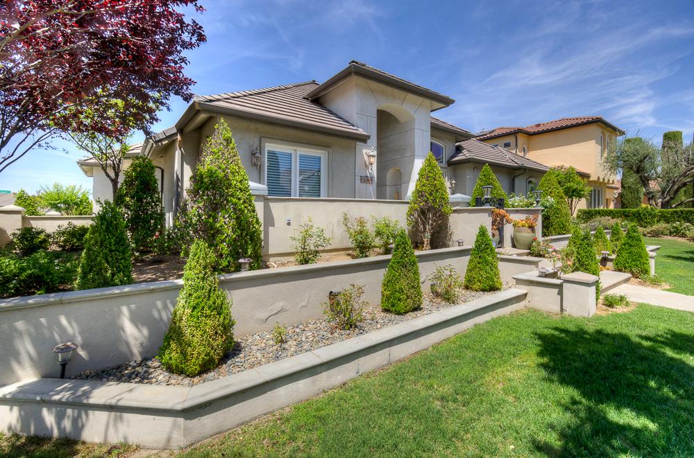 2096 E Olympic Ave, Fresno, CA 93730