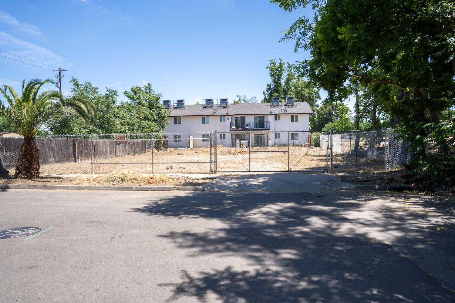 3606 N College Ave, Fresno, CA 93704