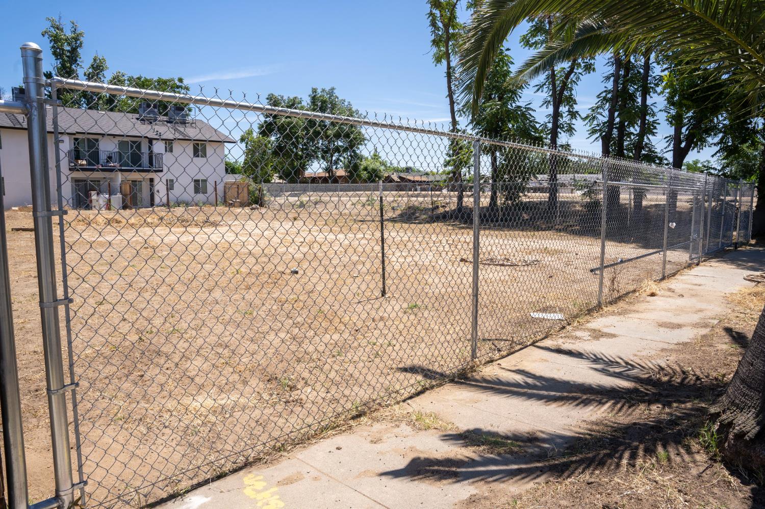 3606 N College Ave, Fresno, CA 93704