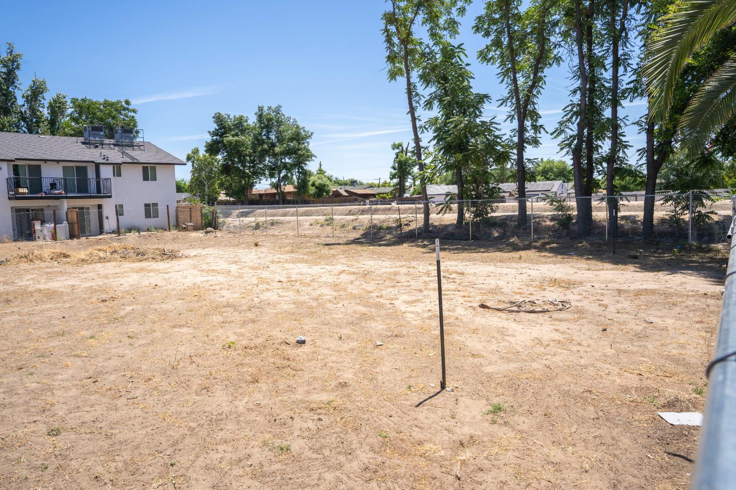 3606 N College Ave, Fresno, CA 93704