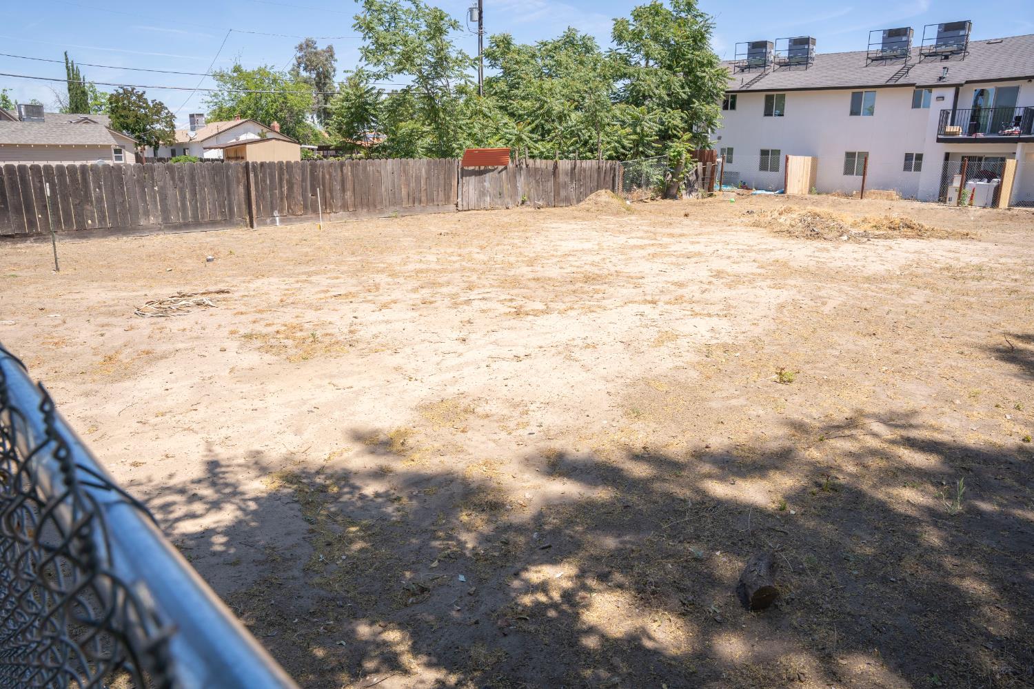 3606 N College Ave, Fresno, CA 93704