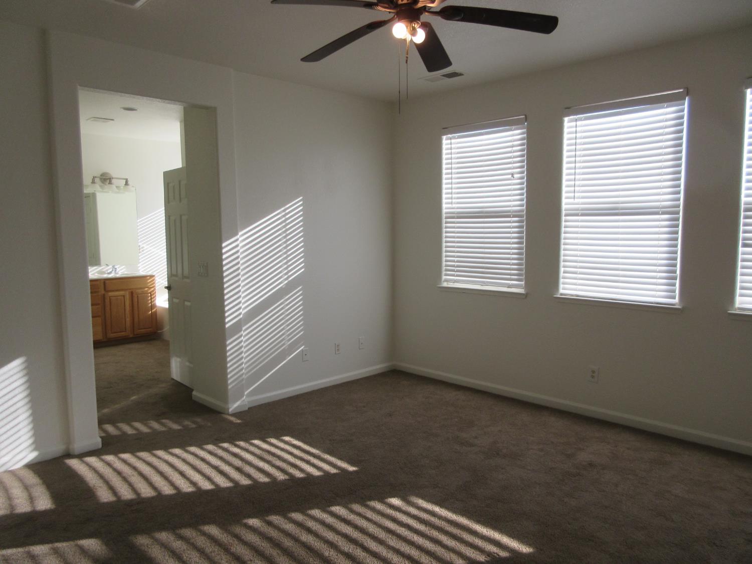 1016 Papaya St, Madera, CA 93638