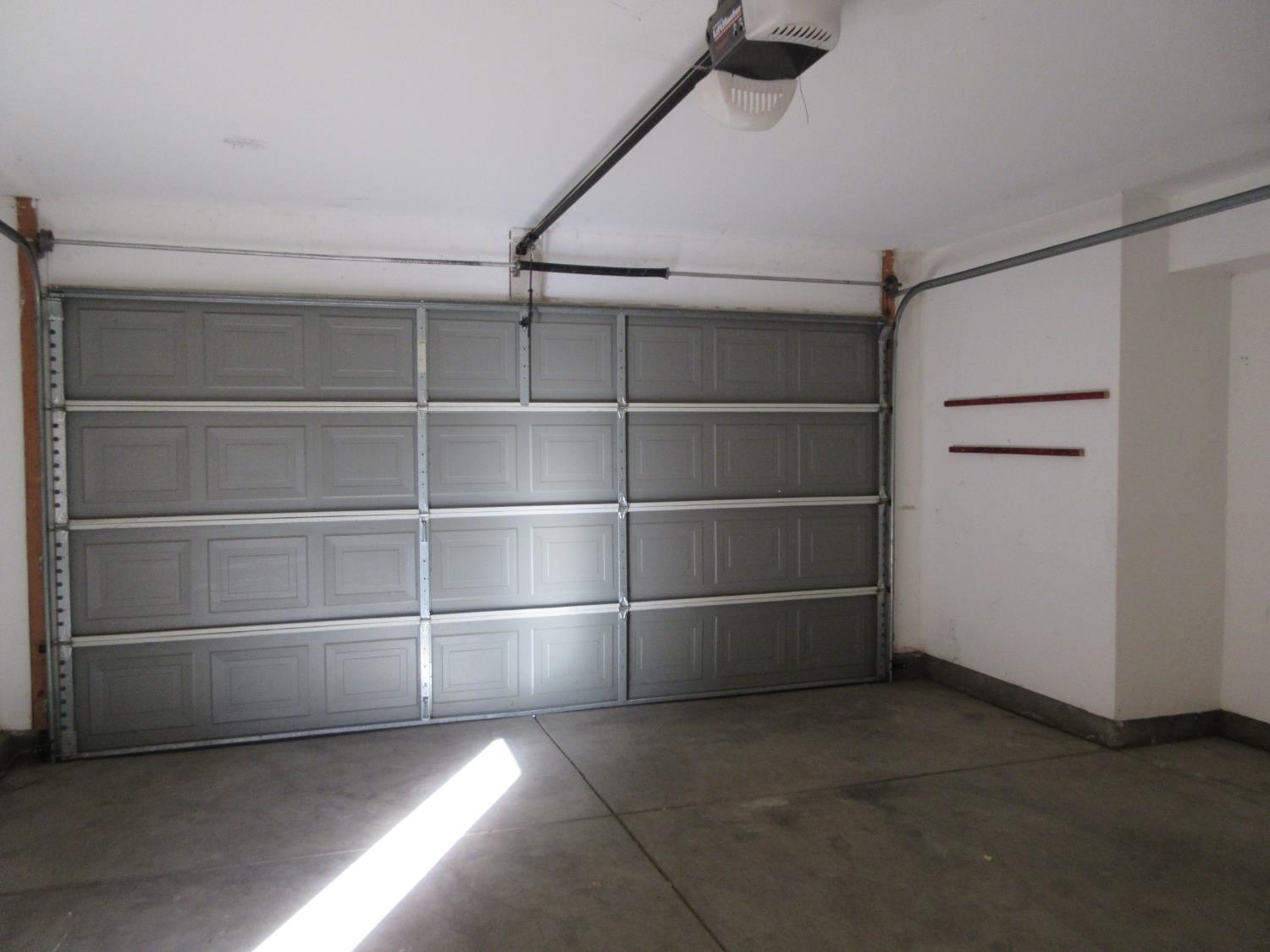 1016 Papaya St, Madera, CA 93638