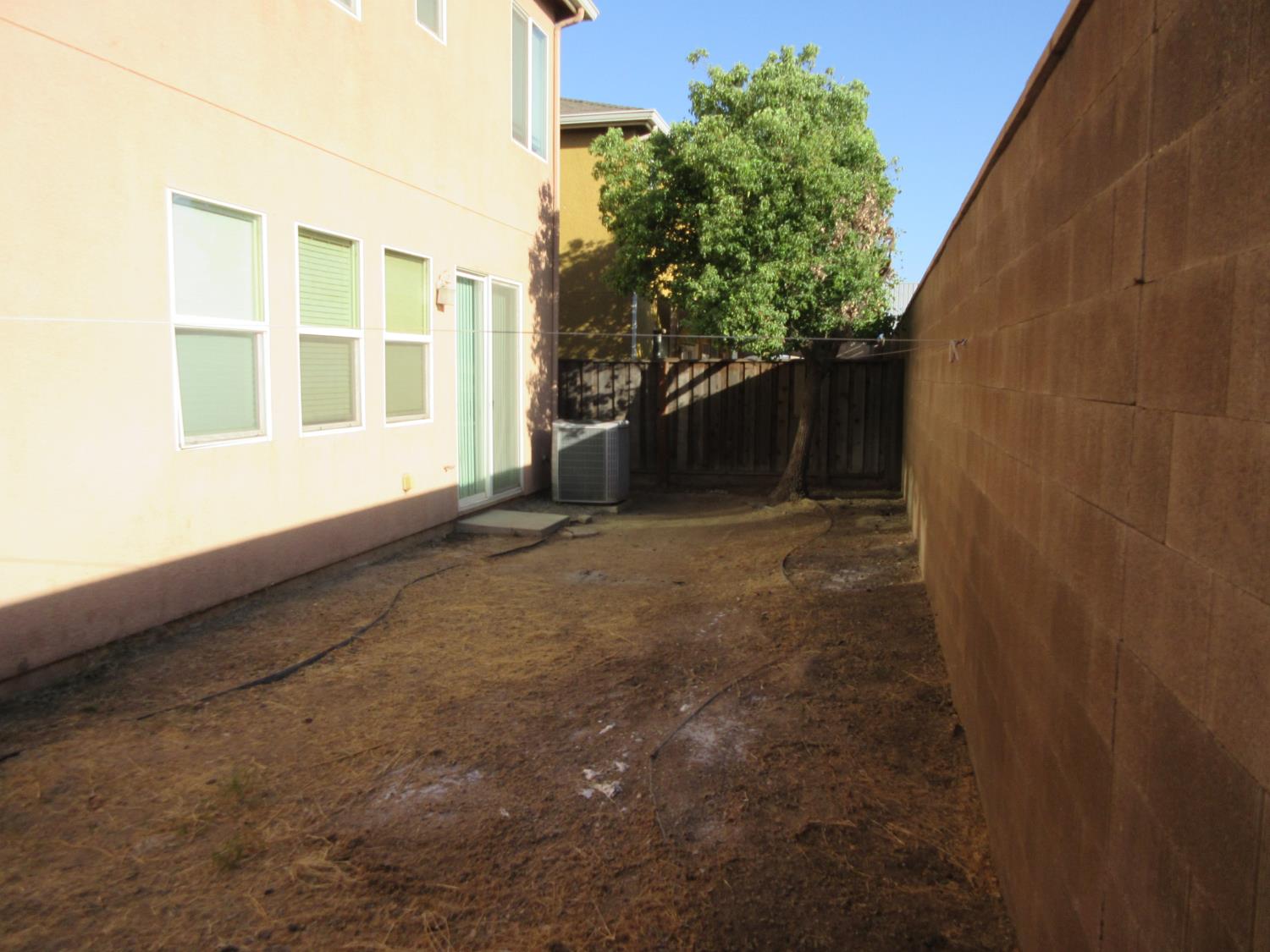 1016 Papaya St, Madera, CA 93638