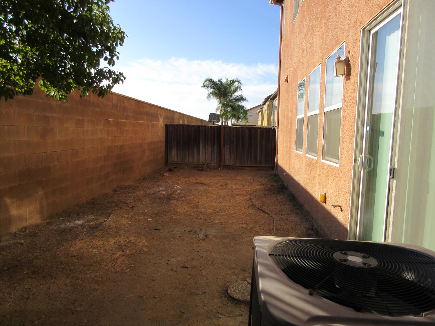 1016 Papaya St, Madera, CA 93638