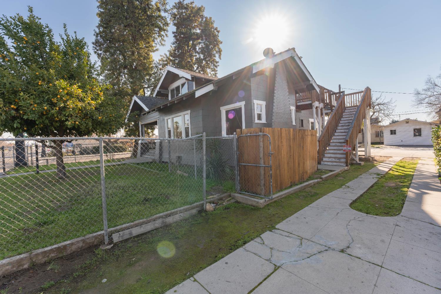 4354 E Kings Canyon Rd, Fresno, CA 93702