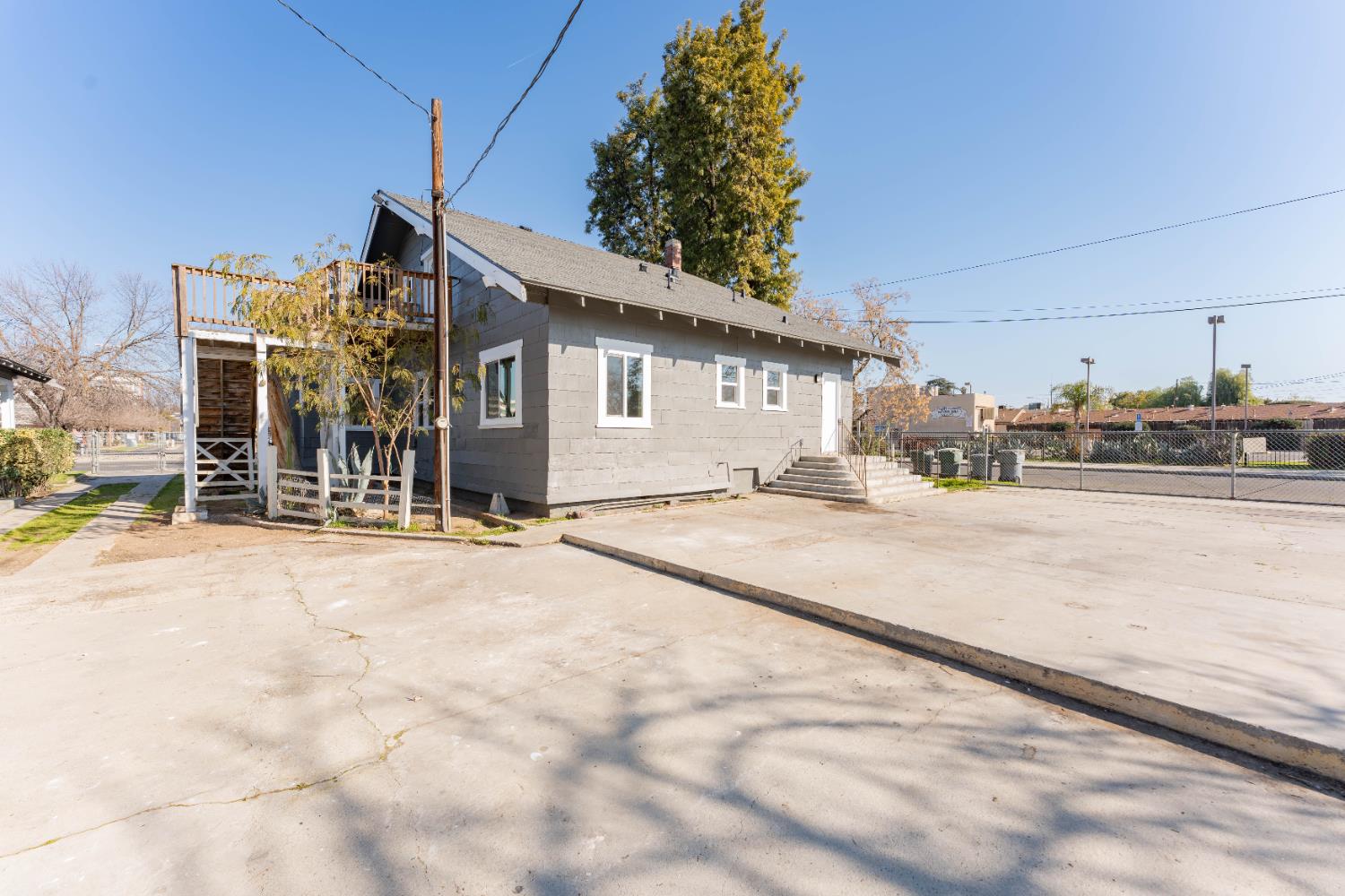 4354 E Kings Canyon Rd, Fresno, CA 93702