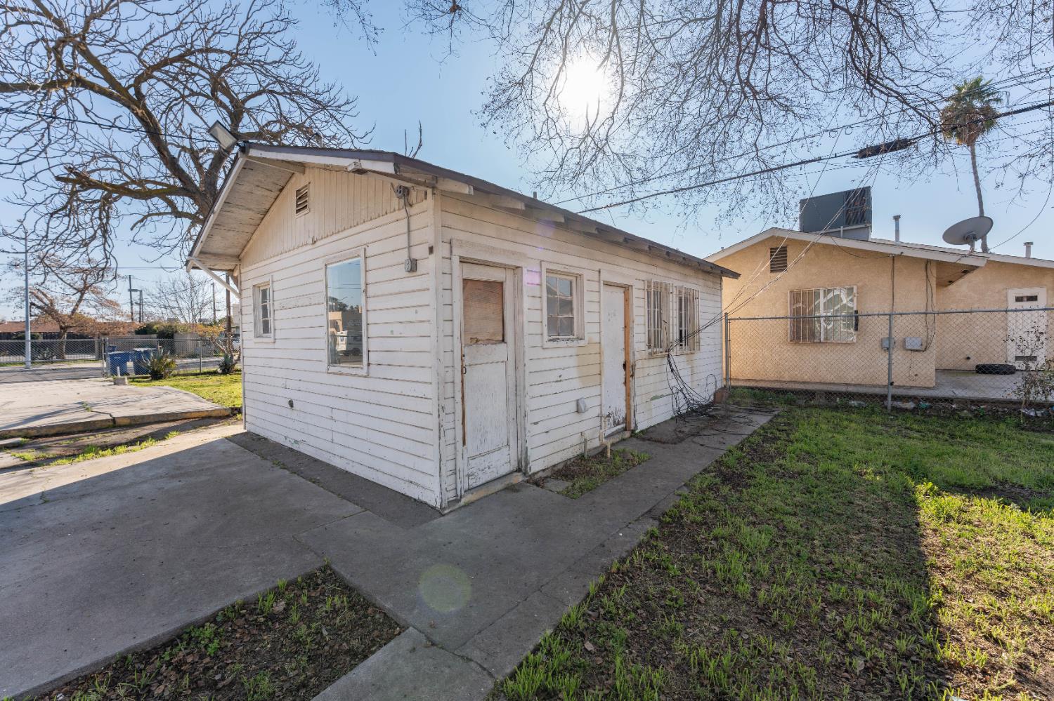 4354 E Kings Canyon Rd, Fresno, CA 93702