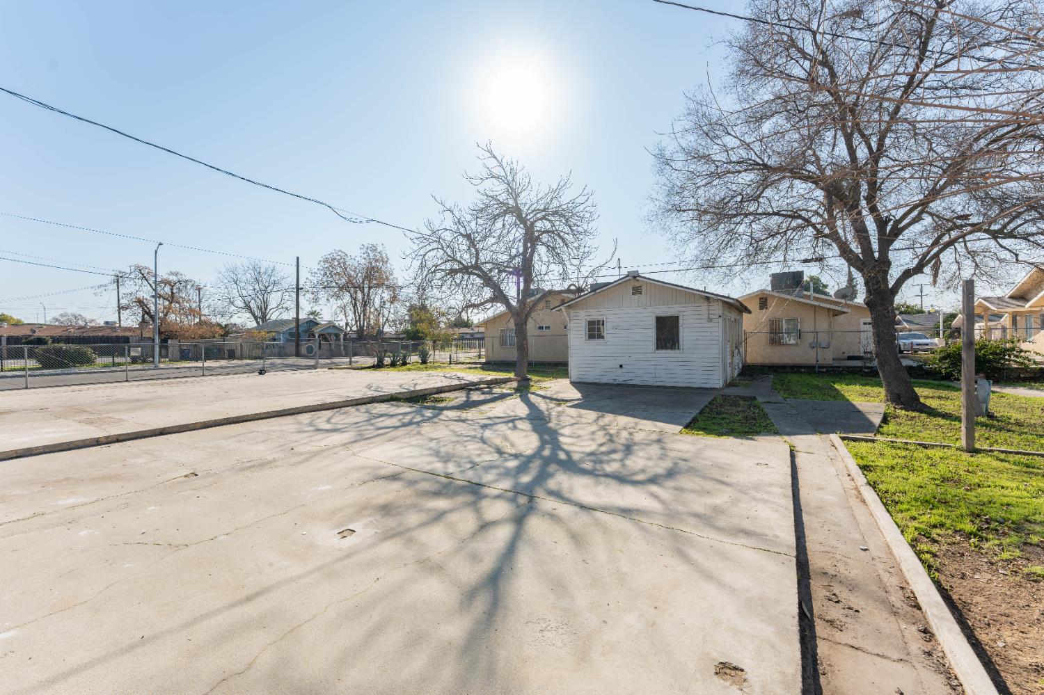 4354 E Kings Canyon Rd, Fresno, CA 93702