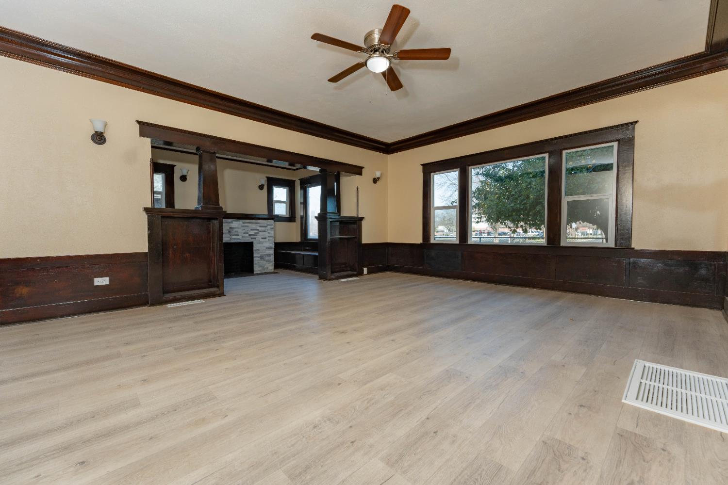 4354 E Kings Canyon Rd, Fresno, CA 93702