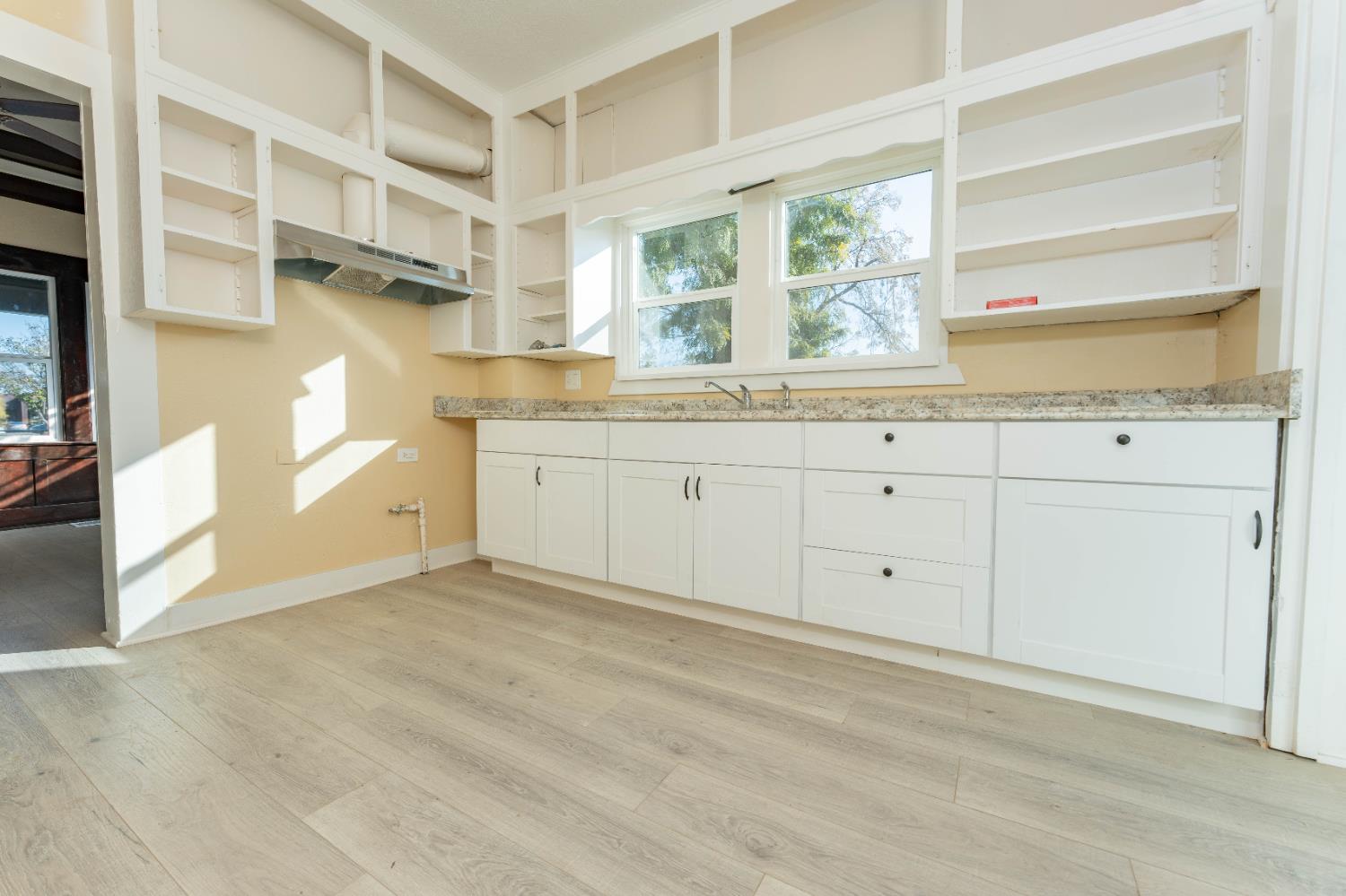 4354 E Kings Canyon Rd, Fresno, CA 93702