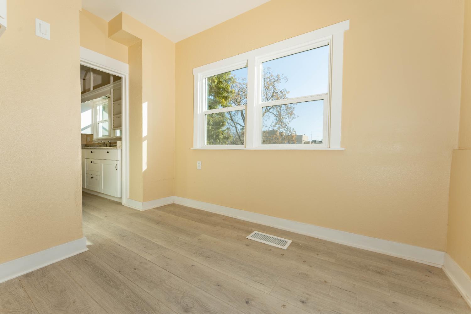 4354 E Kings Canyon Rd, Fresno, CA 93702