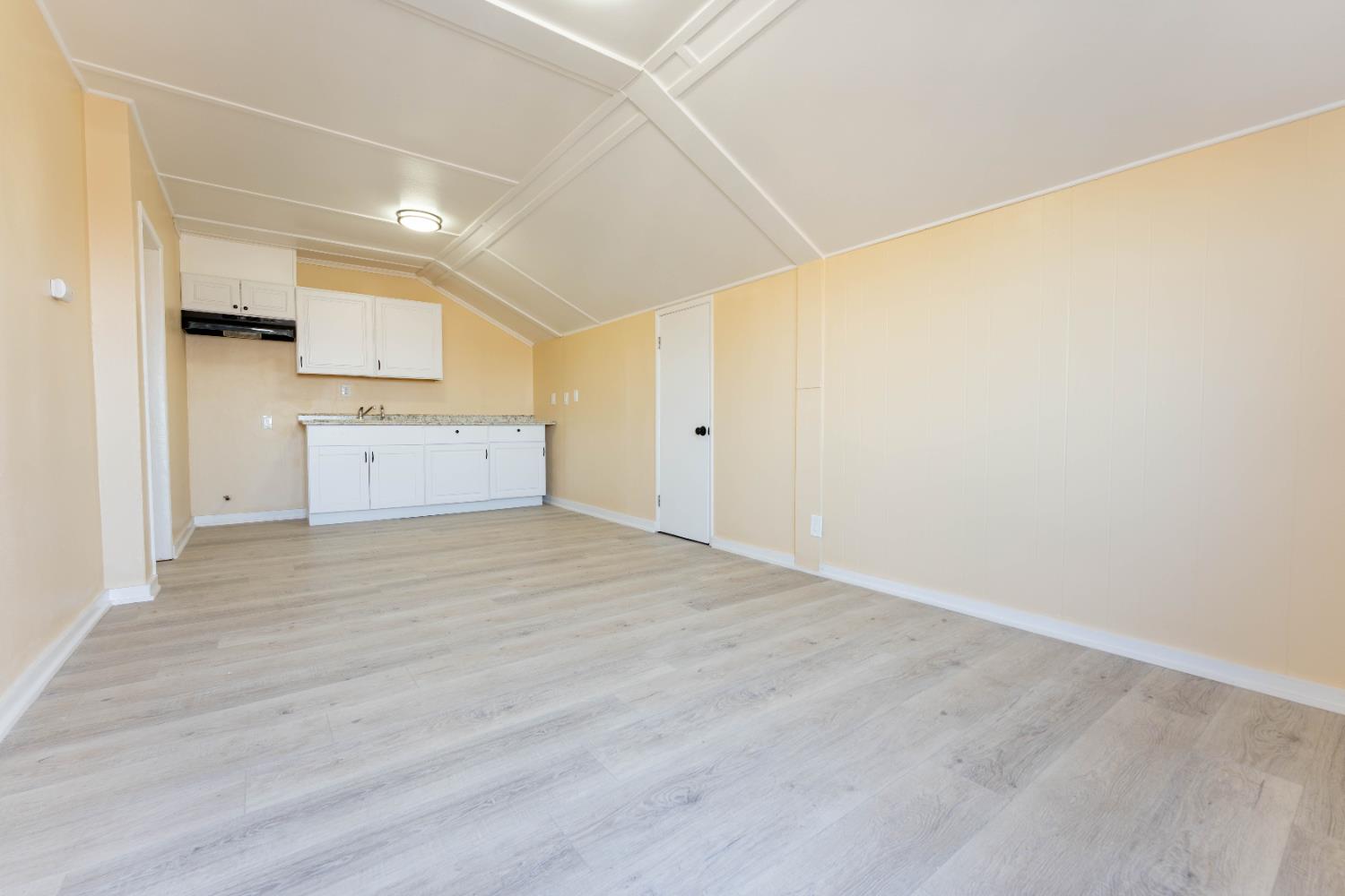 4354 E Kings Canyon Rd, Fresno, CA 93702