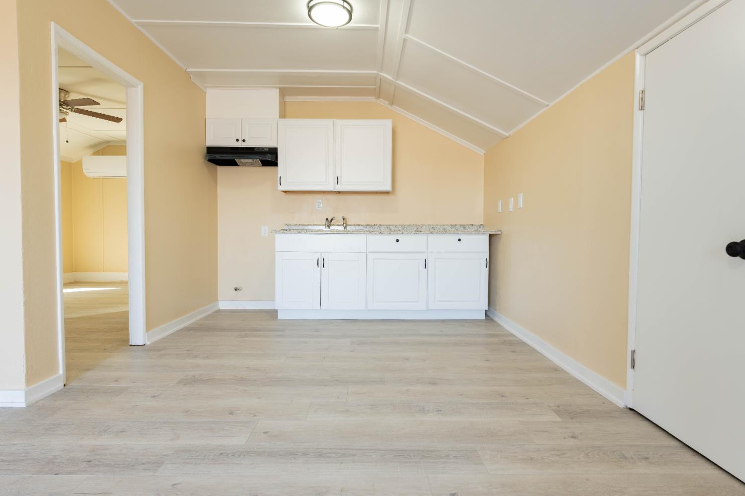 4354 E Kings Canyon Rd, Fresno, CA 93702