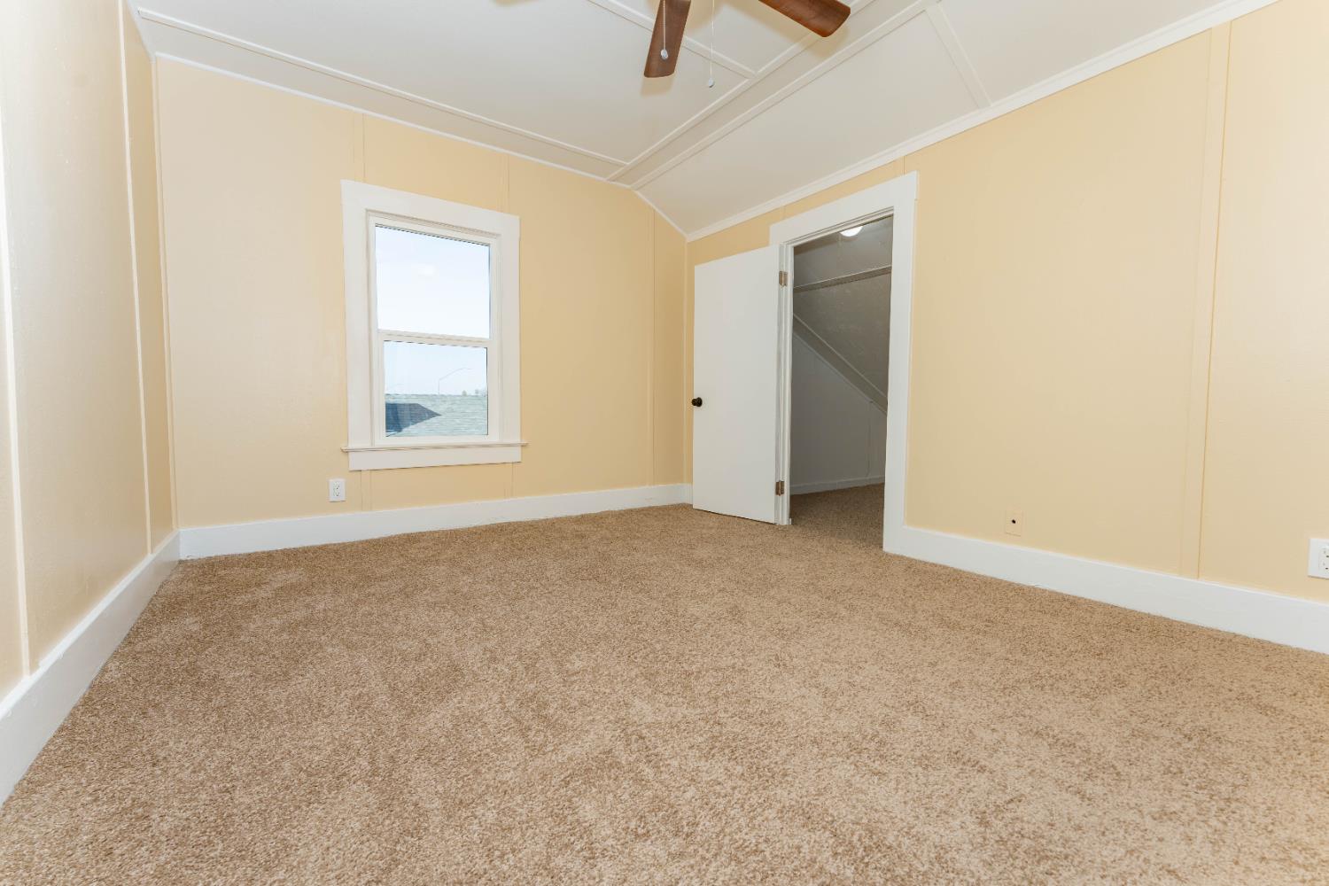 4354 E Kings Canyon Rd, Fresno, CA 93702