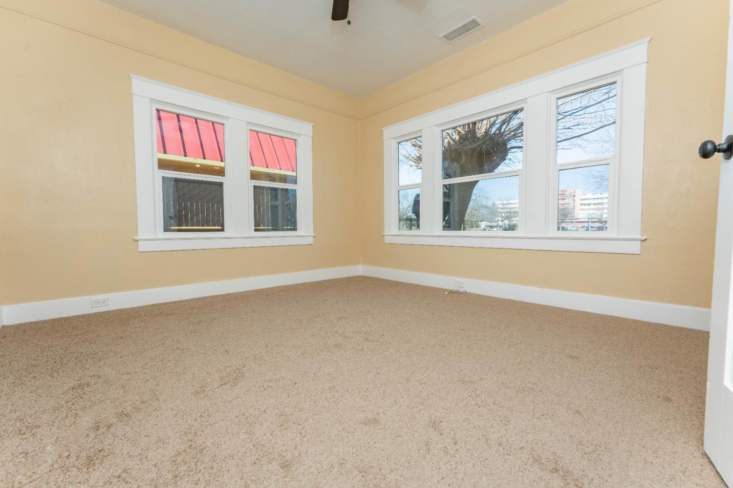 4354 E Kings Canyon Rd, Fresno, CA 93702