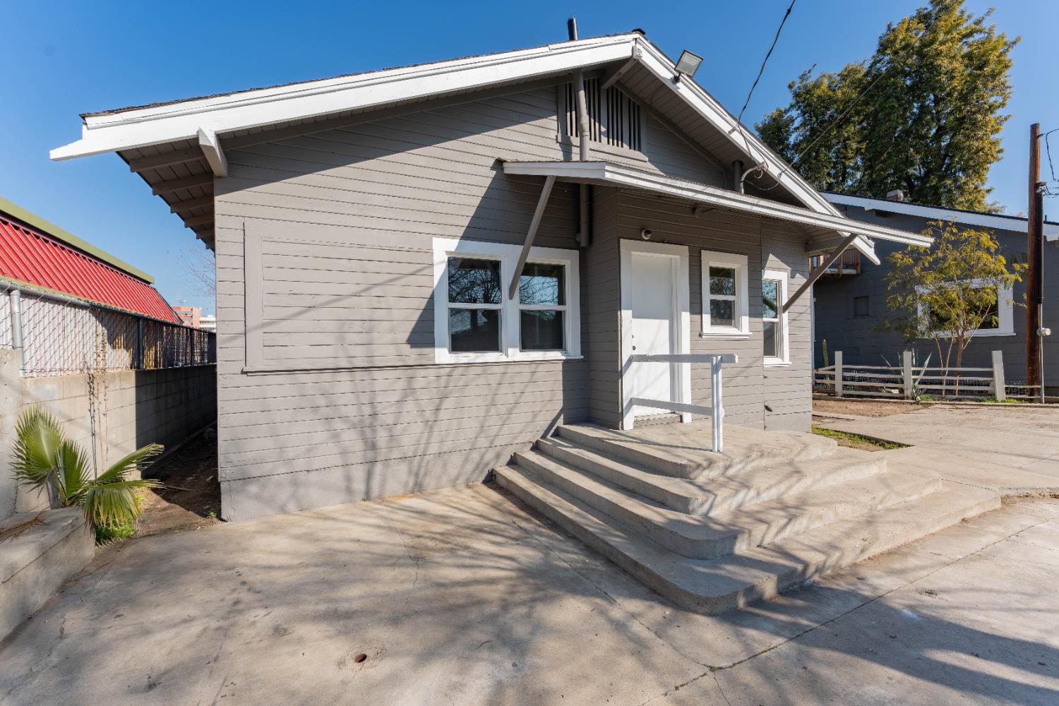 4354 E Kings Canyon Rd, Fresno, CA 93702