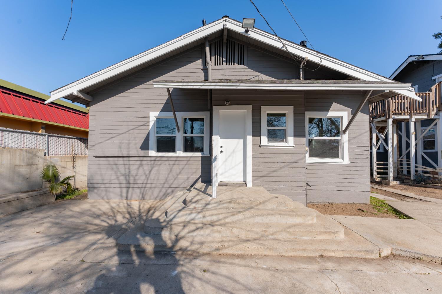 4354 E Kings Canyon Rd, Fresno, CA 93702